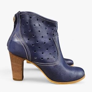 VIVIAN Italy Blue leather Perforated Block Heel Ankle Booties Boots 39/8